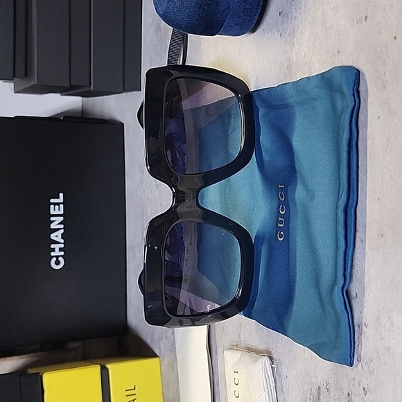 Gucci Sunglasses - Picture 2 of 11